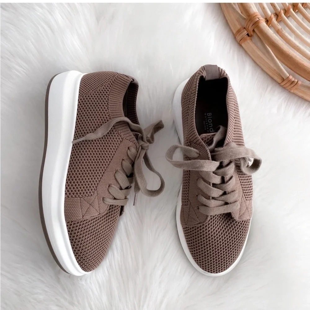 Blondo Dawson Waterproof Sneakers Taupe Tan Brown Lace Up Knit Stretch Platform